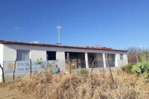 moradores-denunciam-situacao-precaria-da-escola-de-umburanas-em-afogados-da-ingazeira