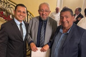 zeinha-torres-reune-se-com-almir-cirilo-para-discutir-projetos-de-abastecimento-em-iguaracy