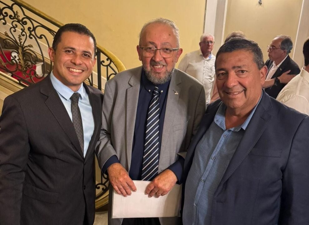 zeinha-torres-reune-se-com-almir-cirilo-para-discutir-projetos-de-abastecimento-em-iguaracy