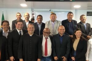 padre-edilberto-recebe-titulo-de-cidadao-serra-talhadense-na-camara-municipal