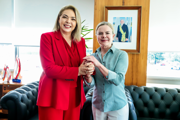 vereadora-liana-cirne-cumpre-agenda-em-brasilia-e-se-reune-com-gleisi-hoffmann-no-planalto