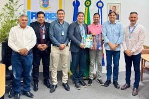 prefeito-de-flores,-gilberto-ribeiro-e-marconi-santana-discutem-parceria-com-a-caixa