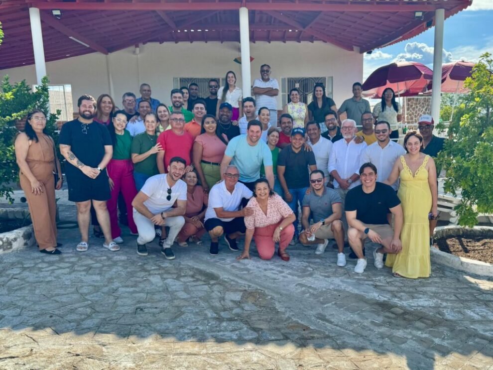 grupo-se-reune-e-declara-apoio-a-pre-candidatura-de-breno-araujo
