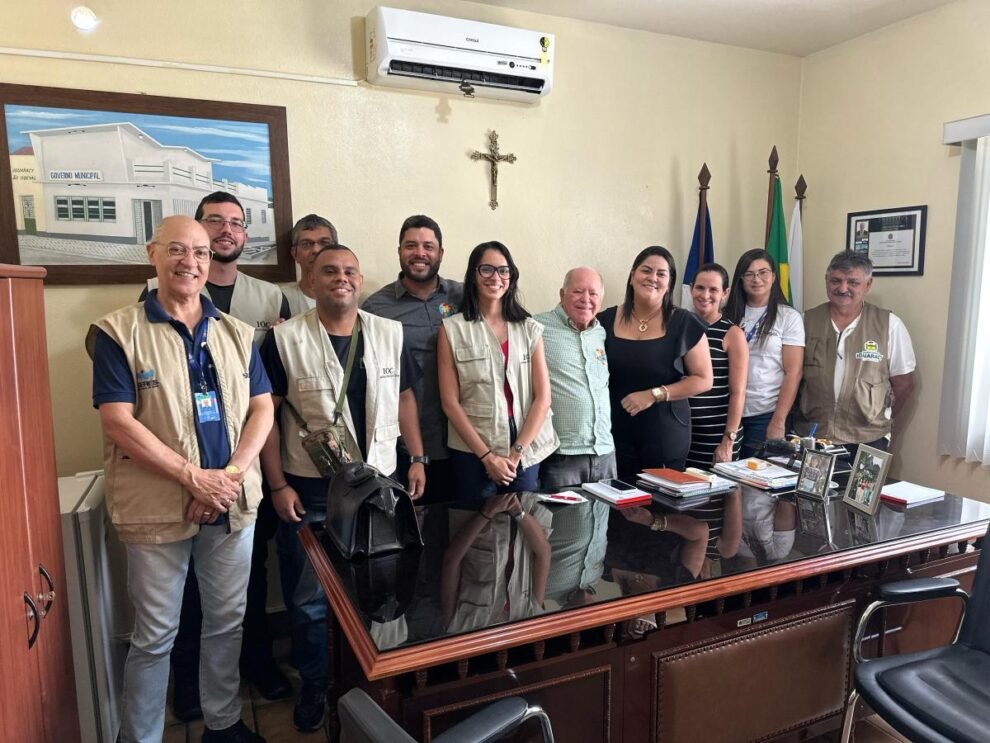 prefeito-de-iguaracyrecebe-equipe-do-instituto-oswaldo-cruz-para-discutir-doenca-de-chagas