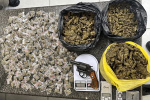 grande-apreensao-de-drogas-em-jardim-sao-paulo:-traficante-foge-e-abandona-material-ilicito