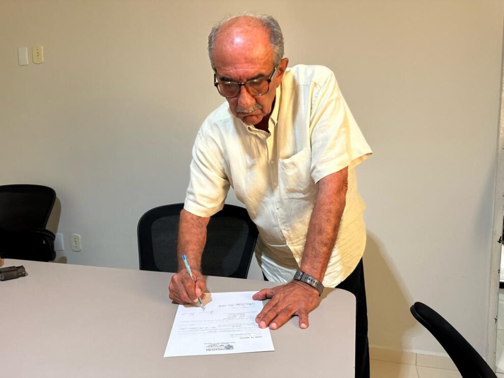 ingazeira:-luciano-torres-assina-ordem-de-servico-para-construcao-de-portal-e-passeio-urbano