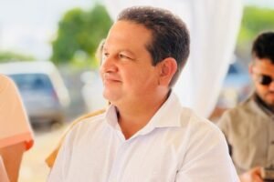 prefeito-bebe-agua-garante-reajuste-do-piso-salarial-do-magisterio-em-betania