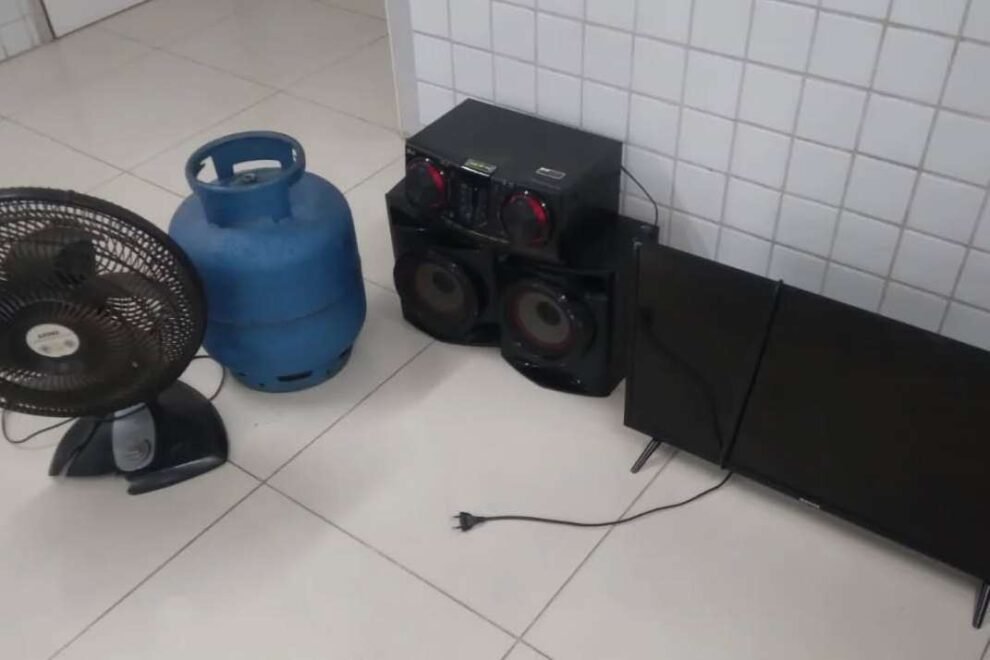 policia-recupera-parte-dos-objetos-furtados-na-casa-de-silvio-da-rua-nova