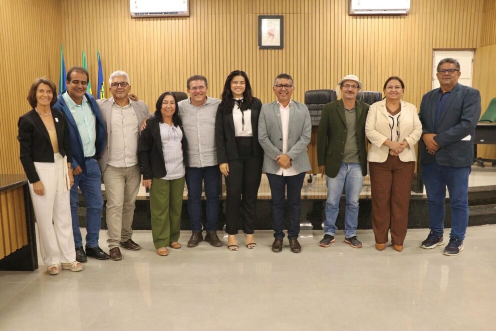 duque-e-eleito-cidadao-lagoa-grandense-em-sessao-surpresa