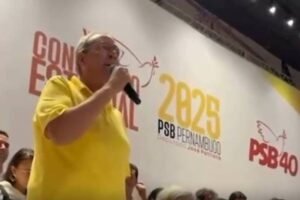 como-esperado,-alvaro-confirma-que-esta-de-maos-dadas-com-joao