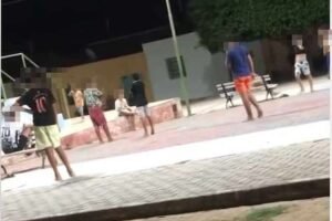 carnaiba:-moradores-da-ita-reclamam-que-adolescentes-invadiram-praca-para-a-pratica-de-esportes