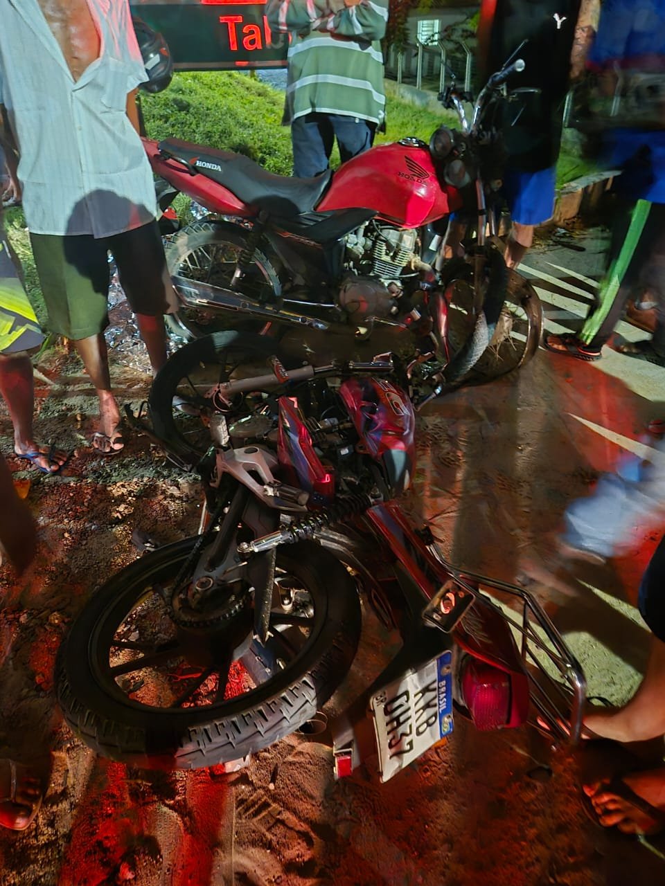 acidente-deixa-duas-pessoas-mortas-e-uma-ferida-em-afogados