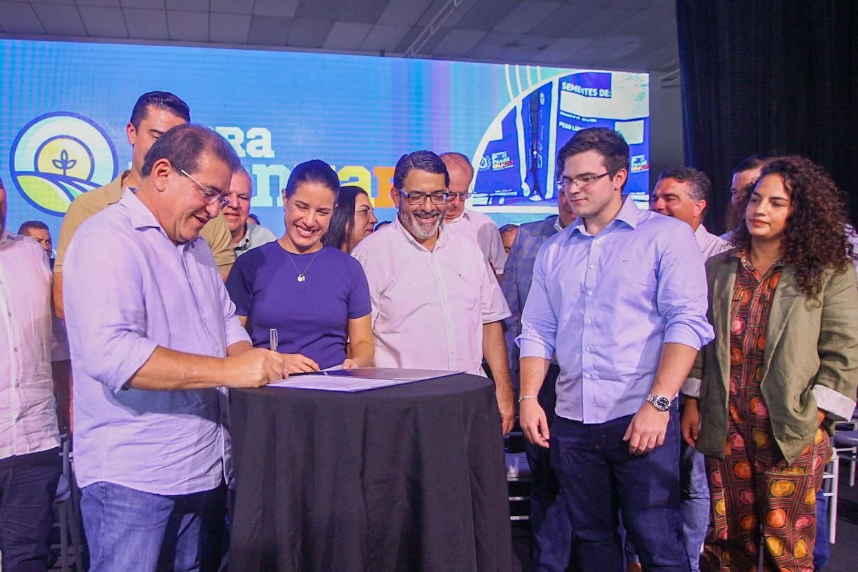 ao-lado-da-governadora,-duque-exalta-programa-de-r$-200-milhoes-para-pe