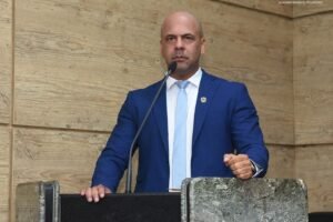 anderson-correia-solicita-reajuste-salarial-para-profissionais-da-educacao-municipal