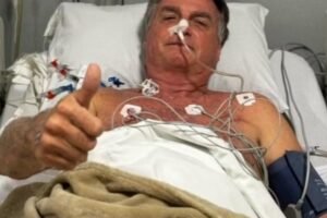 bolsonaro-posta-foto-internado-por-complicacoes-no-intestino