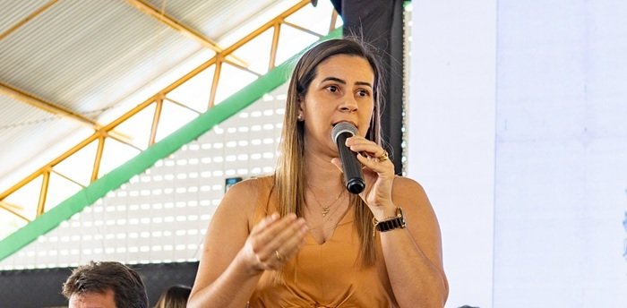 instituto-opiniao-aponta-aline-karina-com-90%-de-aprovacao-em-itapetim