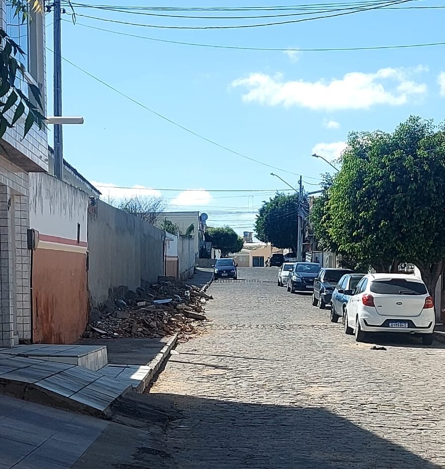 leitora-denuncia-transtornos-causados-por-entulhos-de-obra-em-st