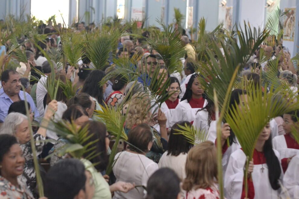 fieis-tomam-conta-das-ruas-de-serra-talhada-neste-domingo-de-ramos
