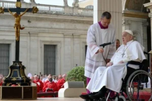 papa-francisco-faz-nova-aparicao-surpresa-as-vesperas-da-semana-santa