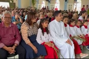 prefeito-ze-pretinho-participa-da-procissao-e-missa-do-domingo-de-ramos-em-quixaba