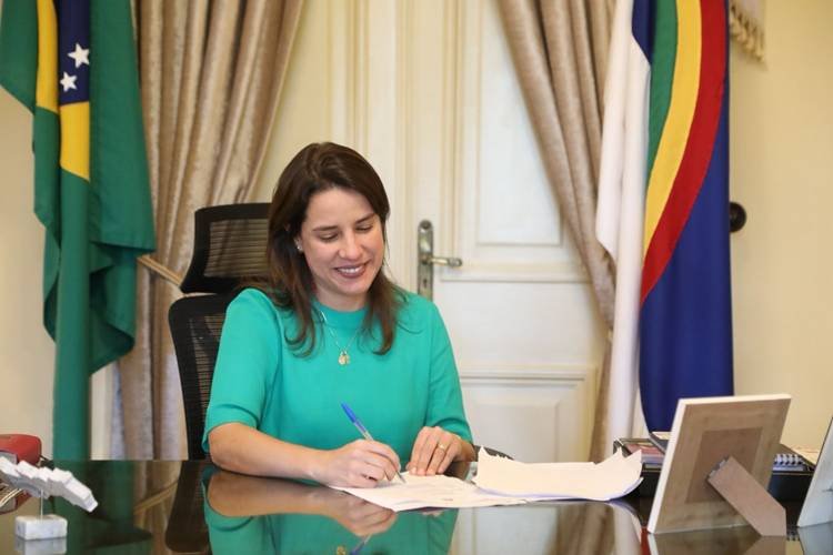 raquel-lyra-abre-selecao-simplificada-para-contratacao-de-77-profissionais