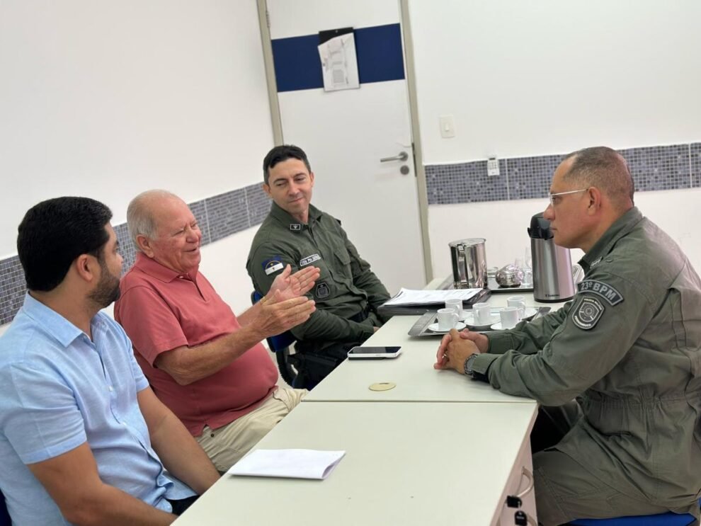 prefeito-de-iguaracy-discute-seguranca-publica-com-comandante-do-23o-bpm