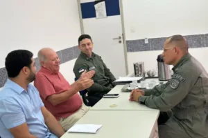 prefeito-de-iguaracy-discute-seguranca-publica-com-comandante-do-23o-bpm