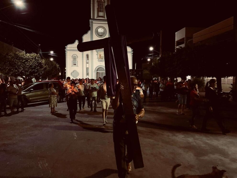 em-carnaiba,-fieis-celebram-a-ultima-via-sacra,-marcando-o-final-do-periodo-quaresmal