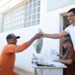 prefeitura-de-afogados-entregou-peixes-a-servidores-da-limpeza-urbana