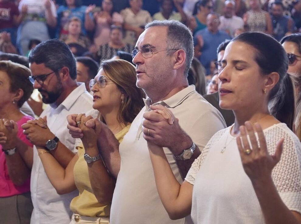 arcoverde:-zeca-cavalcanti-participa-da-festa-da-misericordia-ao-lado-de-raquel-lyra