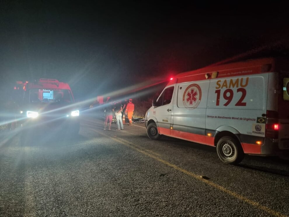 colisao-entre-caminhoes-em-serra-talhada-deixa-tres-feridos-na-br-232