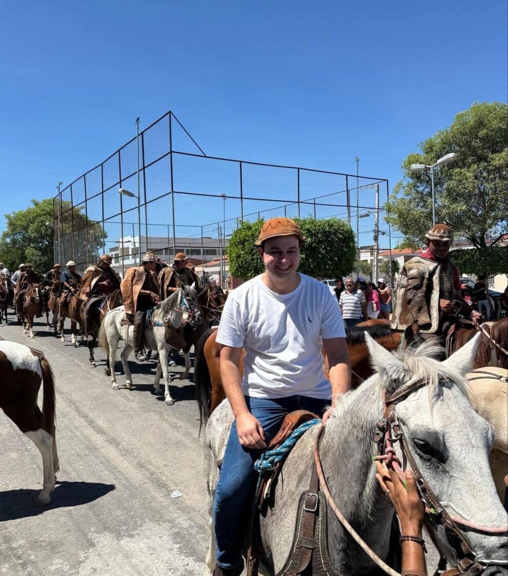 manoel-enfermeiro-diz-que-dr.-breno-‘tem-sangue-para-politica’-e-se-empolga