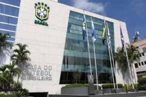 cbf-desmente-camisa-na-cor-vermelha-da-selecao-brasileira-e-diz-manter-amarelo-e-azul
