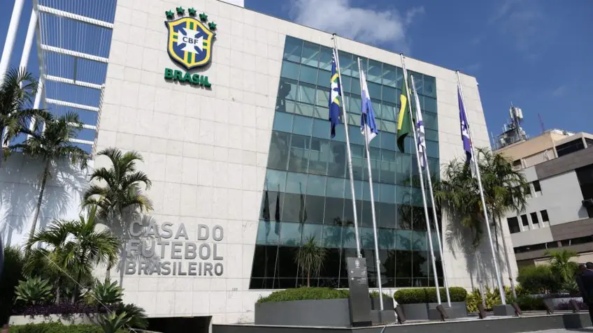 cbf-desmente-camisa-na-cor-vermelha-da-selecao-brasileira-e-diz-manter-amarelo-e-azul