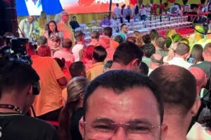 prefeito-de-tavares-participa-de-ato-do-psb-estadual-em-joao-pessoa