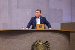 duque-homenageia-upe,-filarmonica-e-cabras-de-lampiao-em-solenidade-no-senac