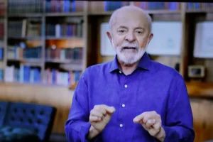 de-olho-em-2026,-lula-defende-debate-sobre-fim-da-escala-6×1-e-aborda-fraude-no-inss