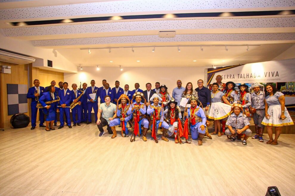 em-sessao-solene-da-alepe,-duque-anuncia-emenda-para-a-filarmonica