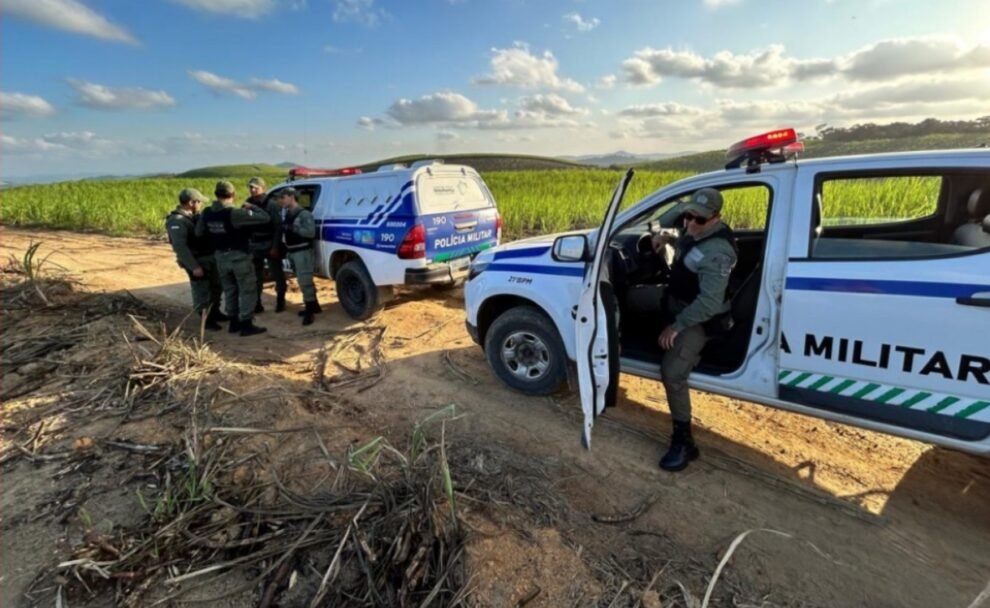 acao-policial-termina-com-criminoso-fugindo-pela-mata-e-carro-roubado-abandonado-em-flores