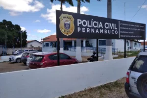 mulher-e-levada-a-delegacia-apos-invadir-residencia-e-retirar-moveis-em-serra-talhada