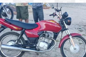 tabira:-pm-prende-homem-acusado-de-violencia-domestica,-roubo-de-moto,-porte-de-arma-e-de-drogas