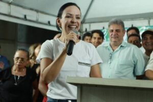 marcia-conrado-entrega-mais-oito-ruas-pavimentadas-em-varzinha