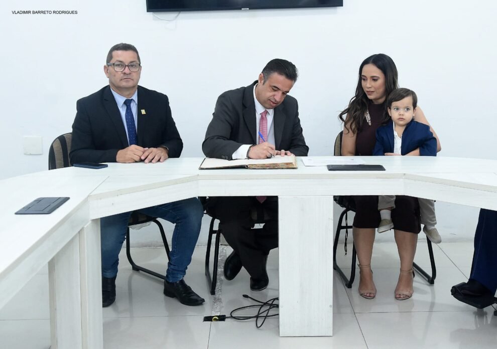 aline-nascimento-toma-posse-como-vereadora-de-caruaru-e-reforca-a-presenca-feminina-na-camara