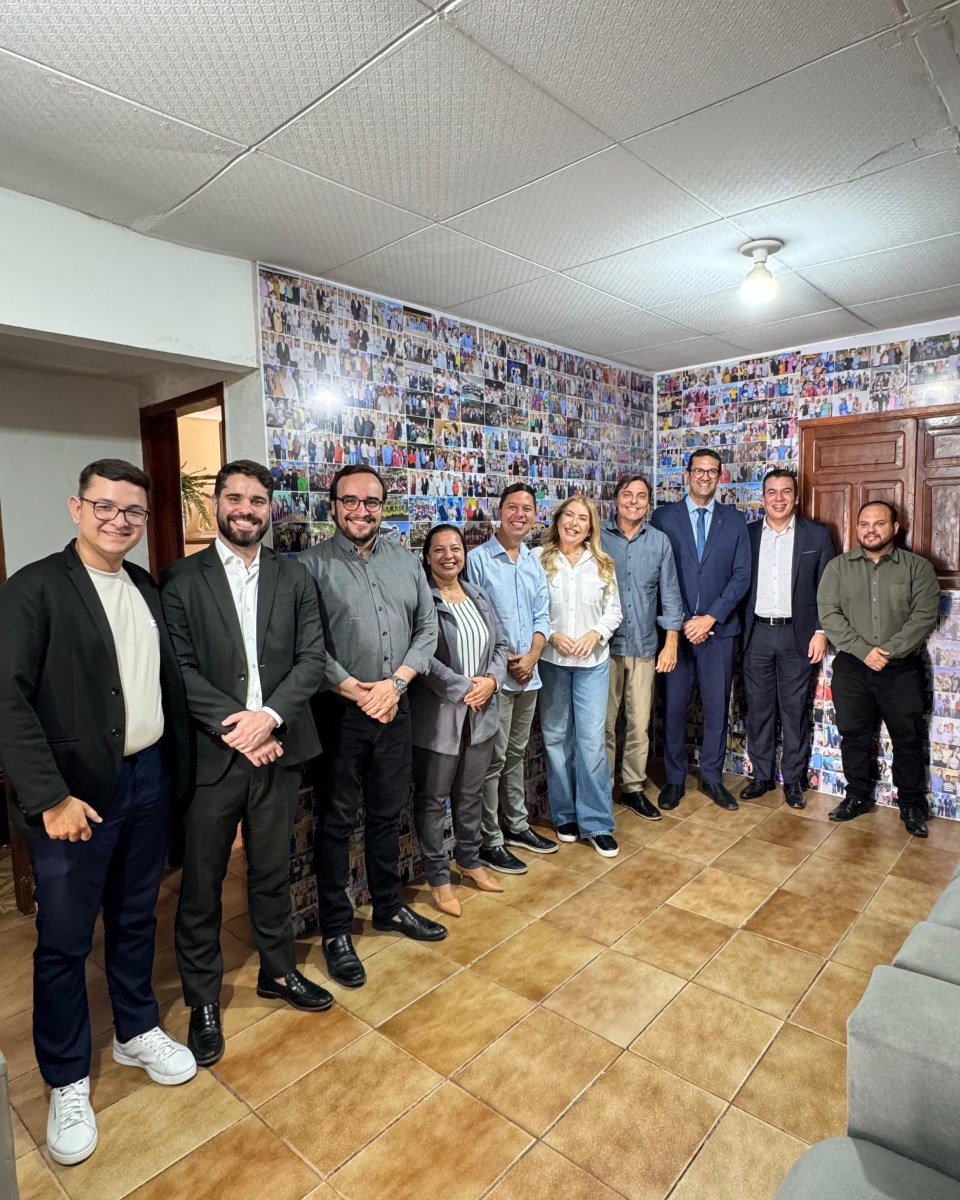 prefeito-de-flores-celebra-inauguracao-de-pav-da-receita-federal-no-municipio