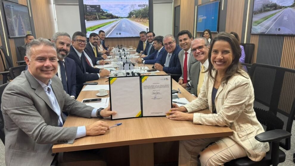 raquel-lyra-e-renan-filho-assinam-ordem-de-servico-para-revitalizacao-da-br-232