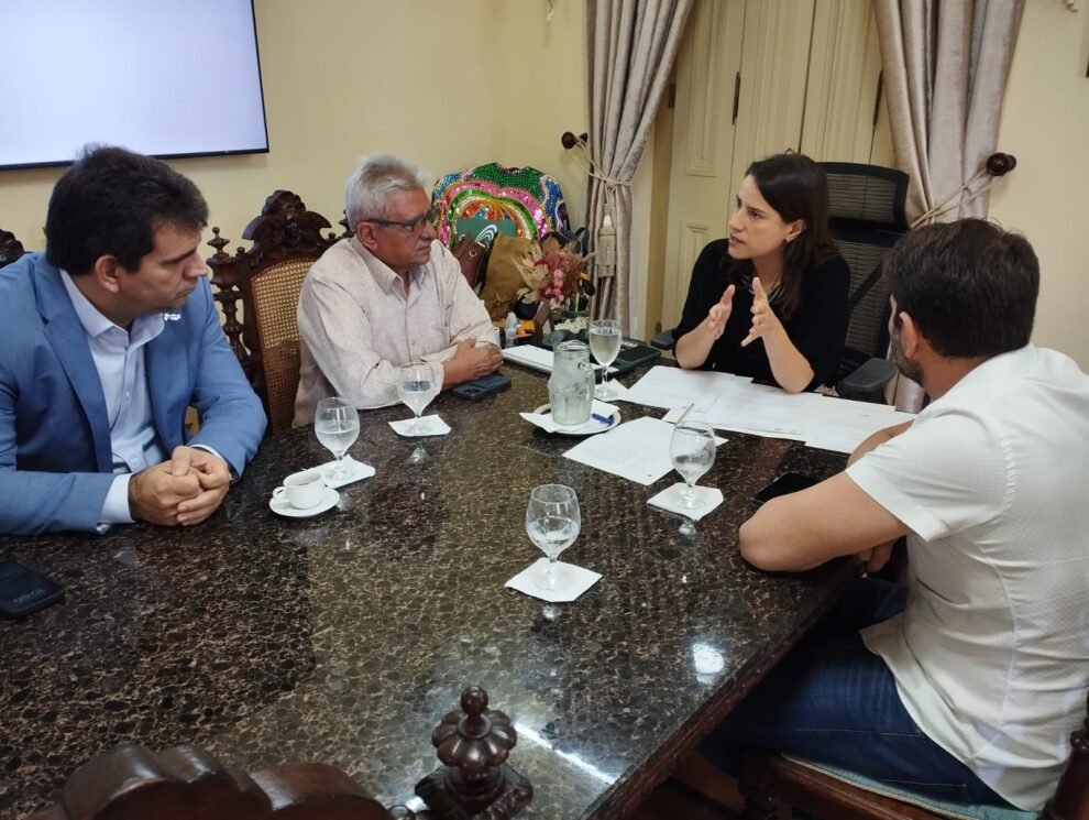no-recife,-prefeito-de-quixaba-se-reune-com-a-governadora-raquel-lyra-para-apresentar-demandas