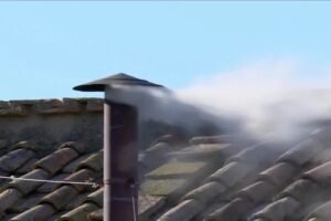 fumaca-branca:-novo-papa-e-eleito-no-conclave