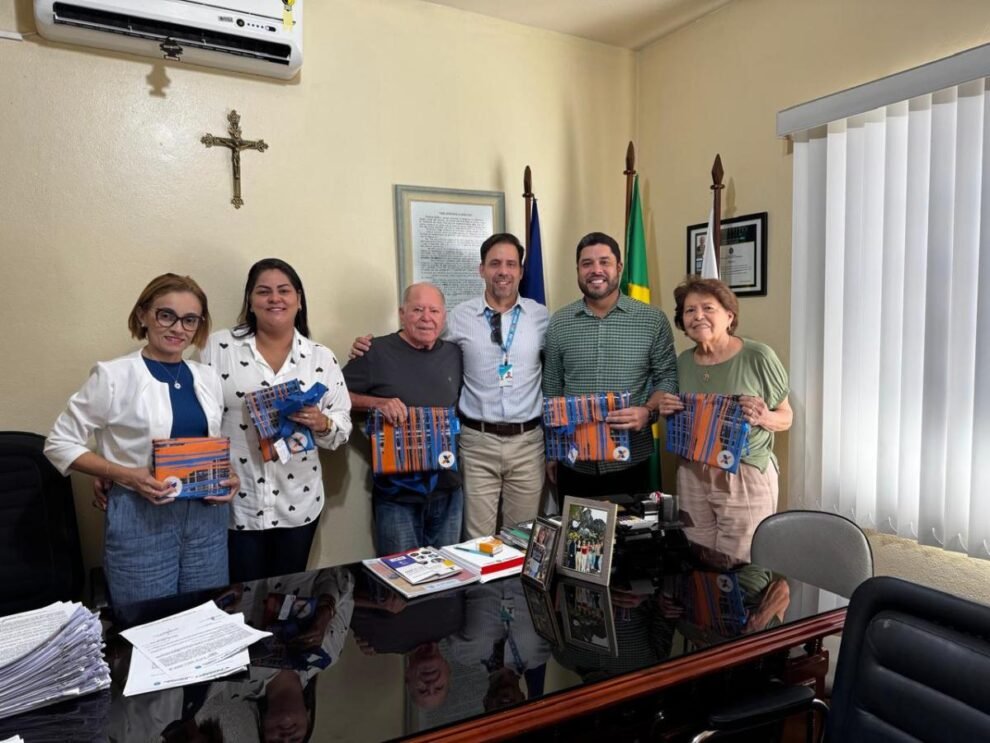 prefeito-de-iguaracy-se-reune-com-gerente-da-caixa-para-discutir-parcerias-institucionais