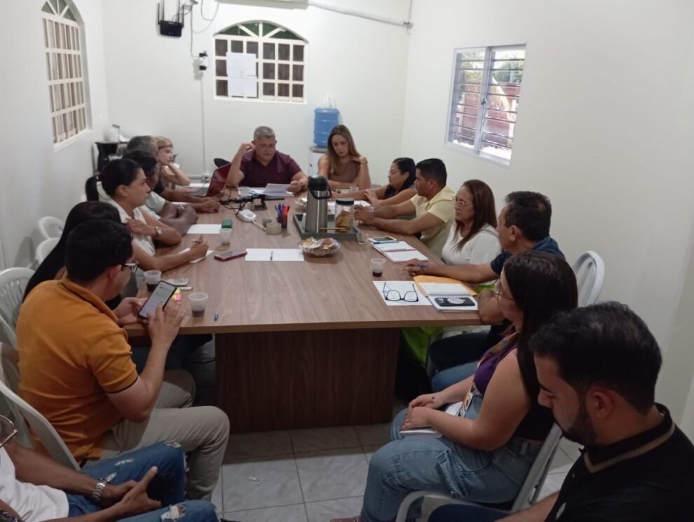 calumbi:-joelson-reune-secretariado-e-anuncia-inauguracao-de-creche