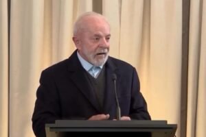 “vamos-descobrir-quem-assaltou-o-bolso-dos-aposentados-e-pensionistas”,-diz-lula-na-russia